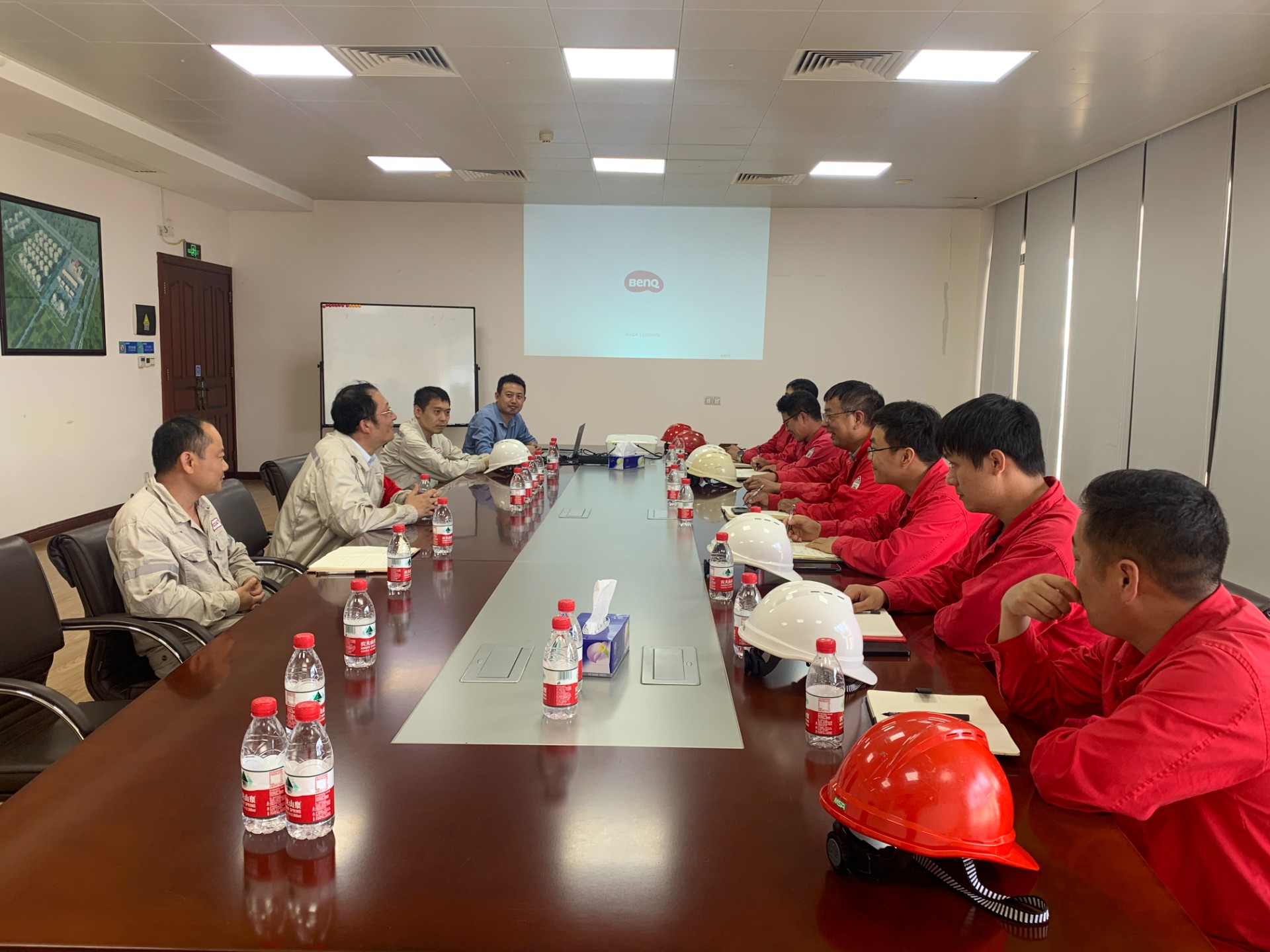油庫主任呂為勇帶領(lǐng)管理干部前往惠州大亞灣美譽化工倉儲貿(mào)易有限公司進(jìn)行學(xué)習(xí)